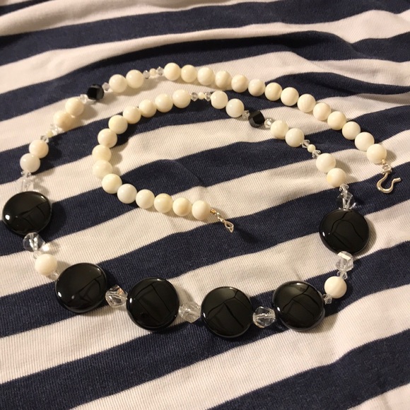⬇️ $233  Mother of Pearl & Black Onyx Necklace - Picture 6 of 8